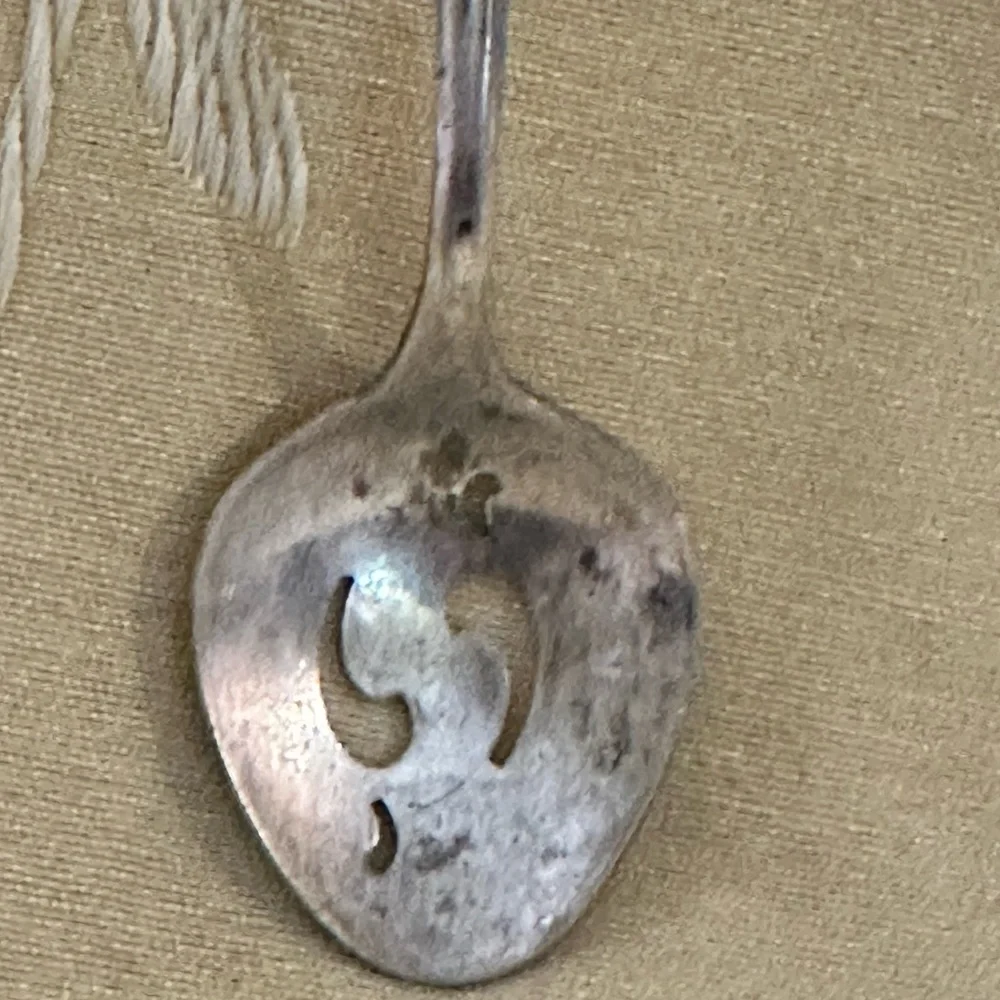 Vintage Meriden Silverplate Co. 1960 First Lady Sugar Sifter Spoon.